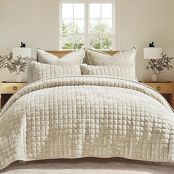 RECYCO Luxury Velvet Quilt Set King Size Bedding Sets, Ultra Soft Velvet Comforter Set, Lightweight Channel Box Stitch Oversized Bedspread Coverlet for All Season, with 2 Shams, Beige
